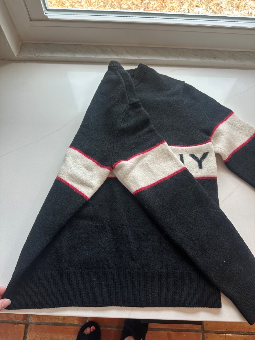 Givenchy Sweater - Picture 4 of 8